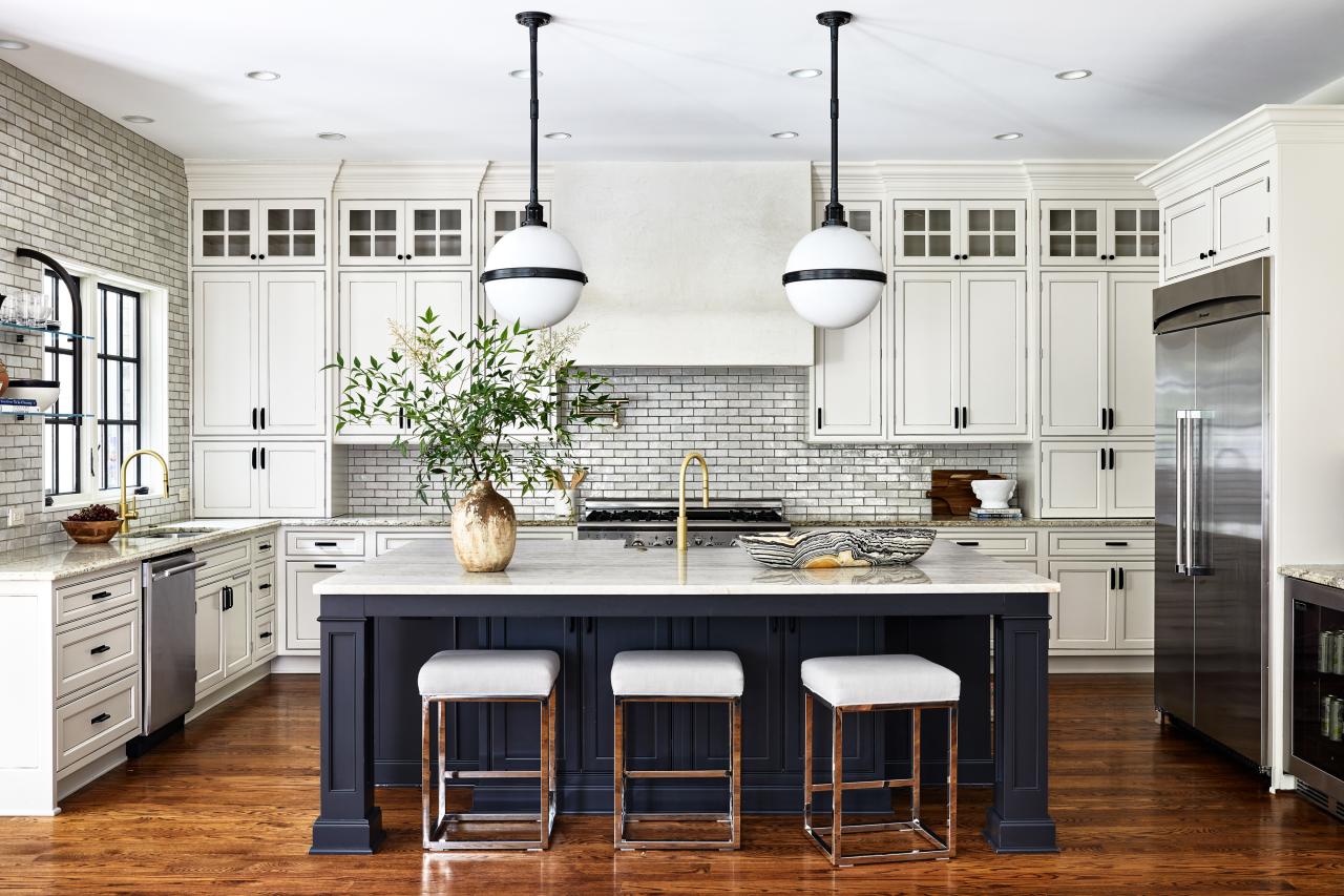 Black and white sales tile kitchen