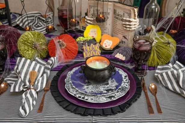 Halloween Tablecloth Decoration Ideas: Spooky & Stunning Designs