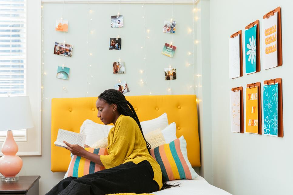 65 Dorm Room Decorating Ideas Decor, How To Set Up A Dorm Decor Headboard