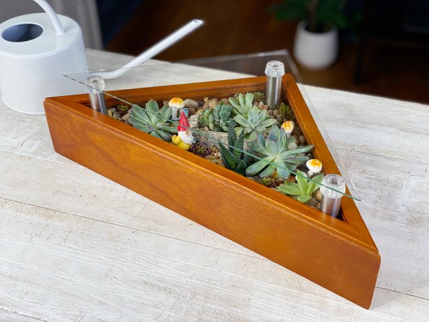 mini Blooming table with garden gnomes