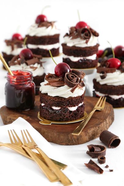 Black Forest Cake {A Classic Tasty Chocolate Cherry Cake}-sgquangbinhtourist.com.vn