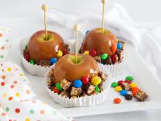 Give classic caramel apples a Halloween makeover by using fun-size candy bars and other chocolatey treat bag goodies as delicious decor for this seasonal fall treat.