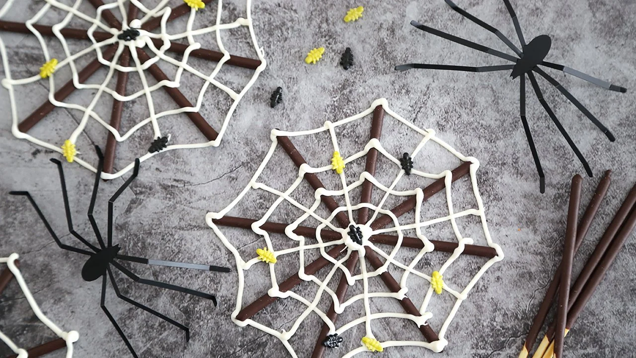 Halloween Spider Web Cookie Recipe | HGTV