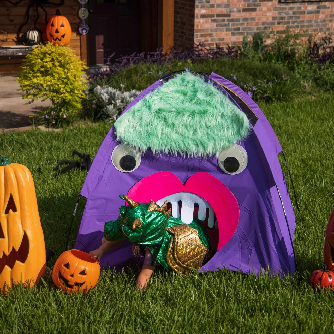 Turn a Pop-Up Tent Into a Haunted Halloween Playhouse | HGTV