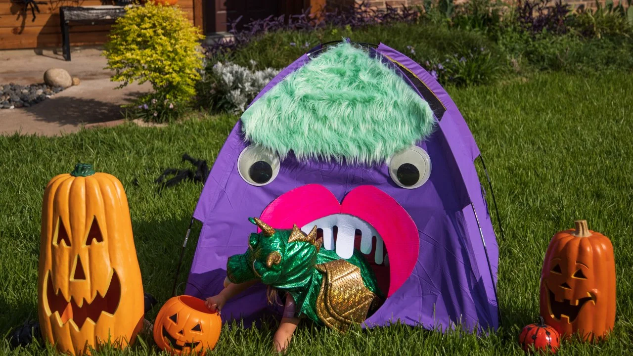 Turn a Pop-Up Tent Into a Haunted Halloween Playhouse | HGTV