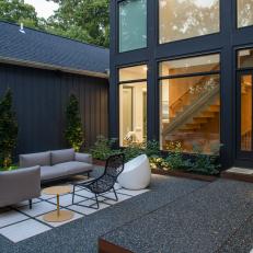 Modern Gravel Courtyard With Pavers