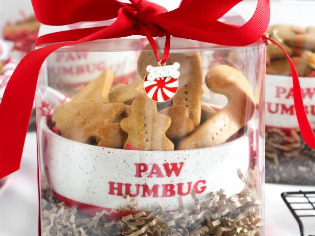Homemade Christmas Cookies for Dogs Recipe | HGTV