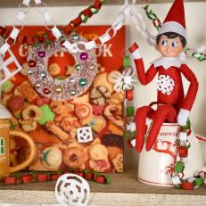 Elf on the Shelf ® Poses: Paper Chain Decorating