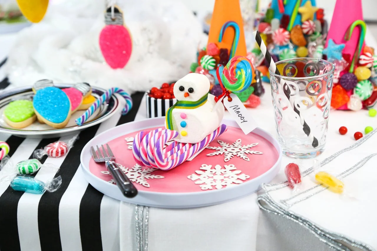 Create a Candy-Themed Christmas Table for Kids | HGTV, image size:1280x853