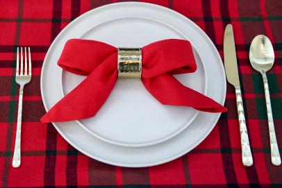 15 Christmas napkin folding ideas for your festive feast - Gathered