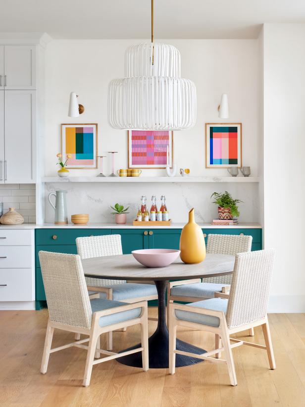 Multicolor Modern Eat-In Kitchen