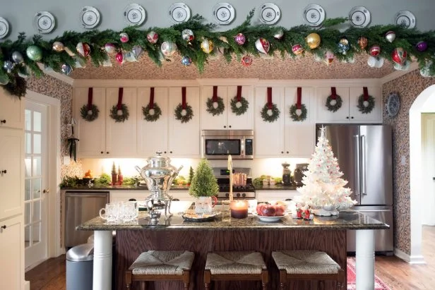 How to Decorate Kitchen for Christmas: Stunning Festive Ideas 2 How to Decorate Kitchen for Christmas: Stunning Festive Ideas