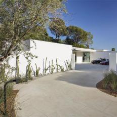 Modern, Desert Oasis Residence With Water-Wise Driveway Landscape Design