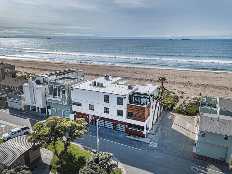Modern Beach House Overview