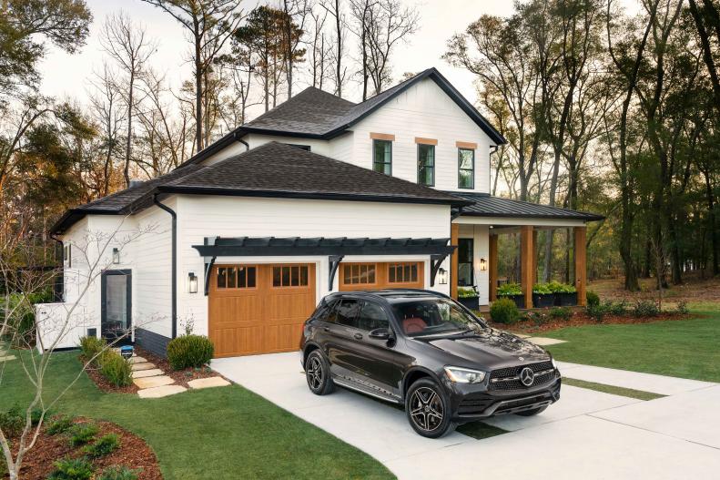 The exciting HGTV Smart Home 2022 prize package includes a 2021 Mercedes-Benz GLC 300 with innovative features that enhance the driver’s and passengers’ enjoyment.