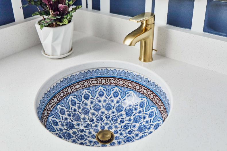 The vanity’s stunning statement sink with round basin has a Marrakesh design that evokes the mosaics found in Moroccan courtyards.