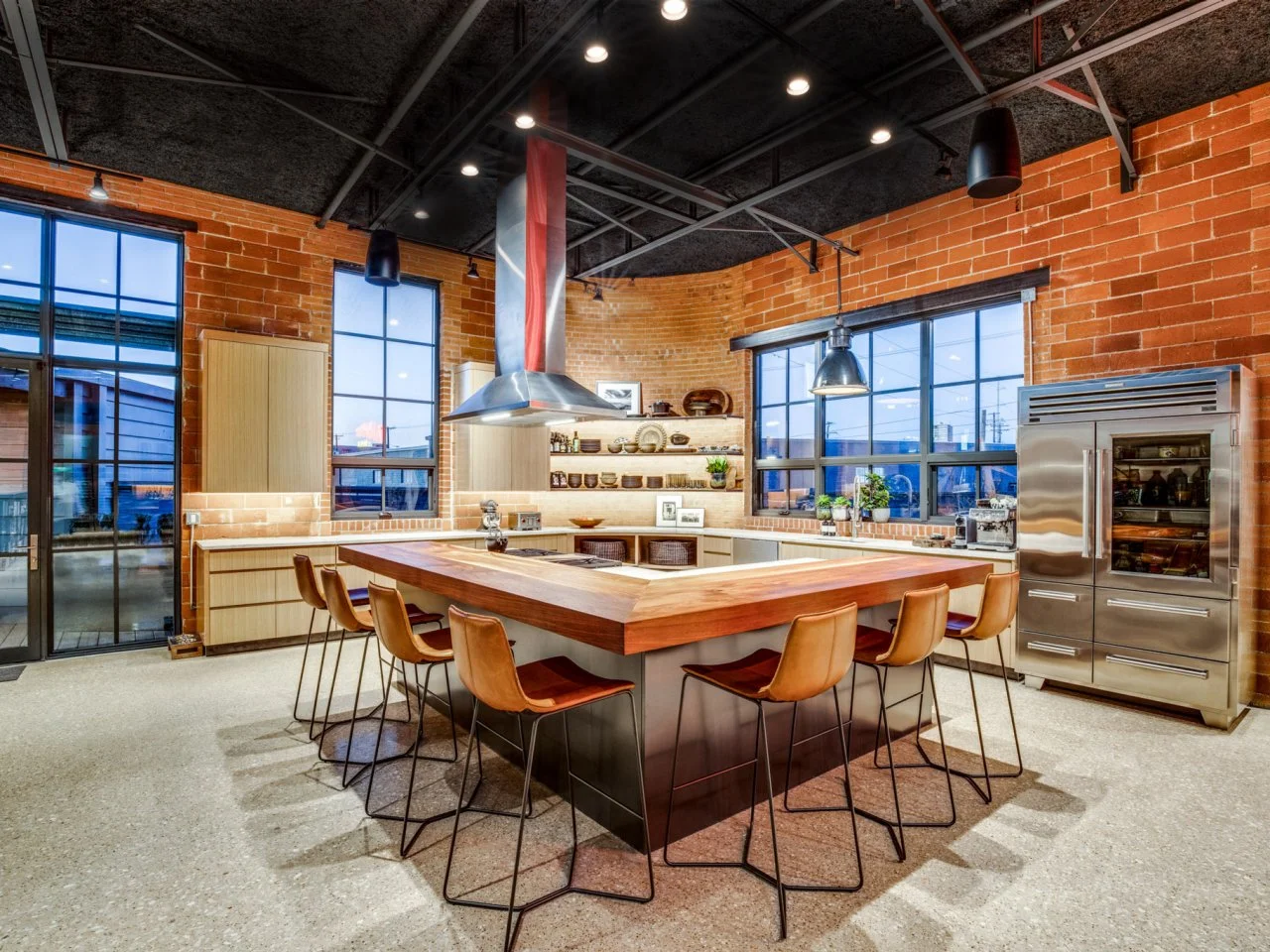 Industrial-Style Kitchen in a Converted Warehouse | HGTV, image size:1280x960