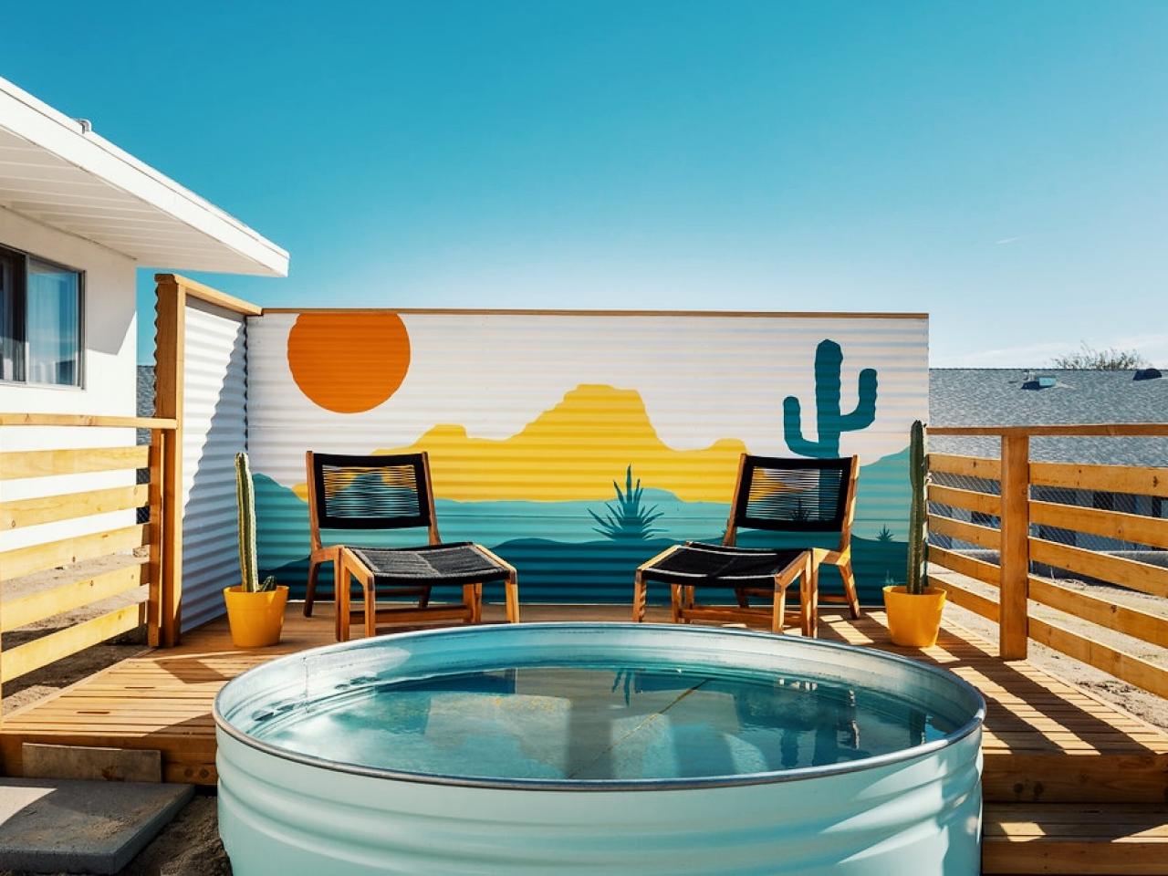 https://hgtvhome.sndimg.com/content/dam/images/hgtv/fullset/2022/4/5/0/CI_H2O-Tank-Avenue_Desert-Stock-Tank-Pool.jpg.rend.hgtvcom.1280.960.suffix/1649168051370.jpeg