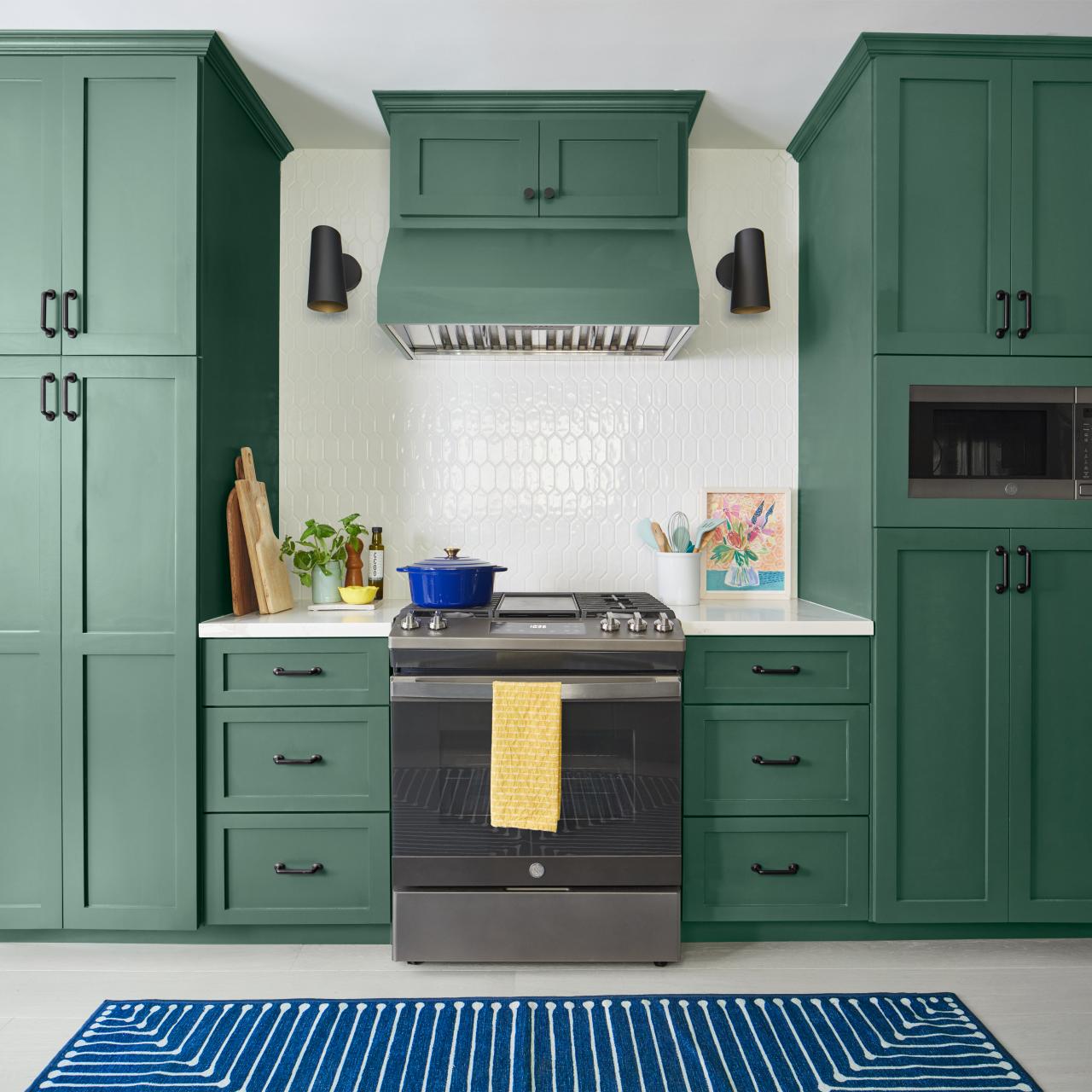 You'll Want an Emerald Green Kitchen After Seeing This California  Renovation