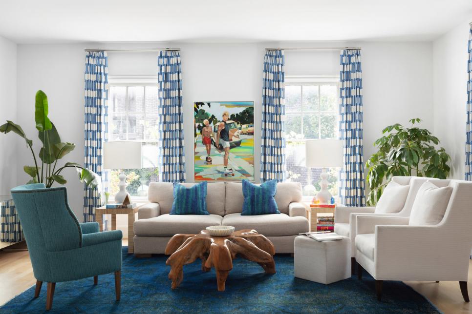 Coastal Living Room With Blue Rug and Decorations Inspired by Italian Summer 