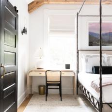 Natural Elements Fill a Modern Bedroom