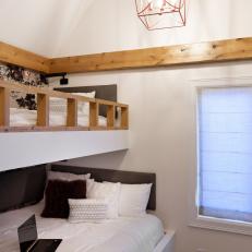 Kid's Room With Bunk Beds