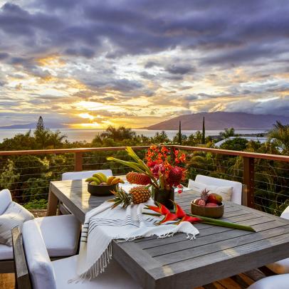 Balcony With Overlooking the Stunning Maui Scenery