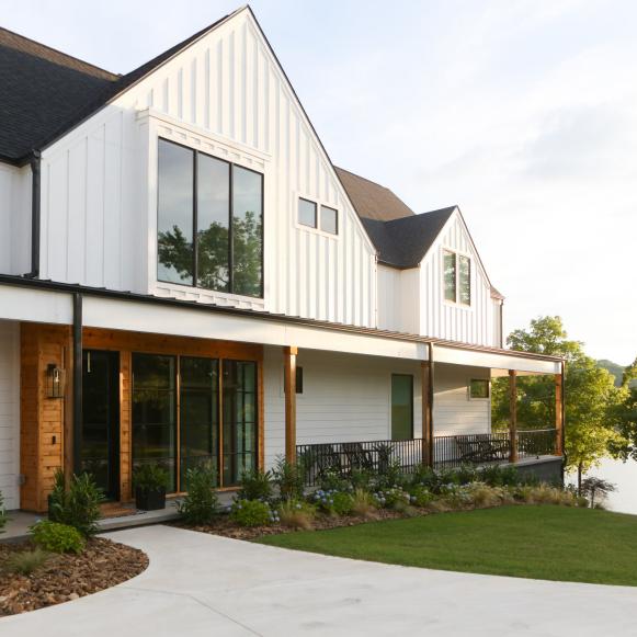 Waterside Retreats | 2022 | HGTV
