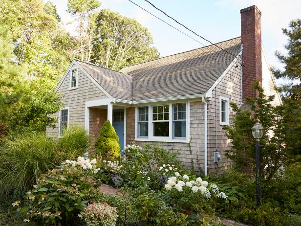 Beachy Cottage on Cape Cod | HGTV