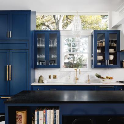 Stunning Contemporary Kitchen With Navy Blue Cabinets and Plenty of Natural Light