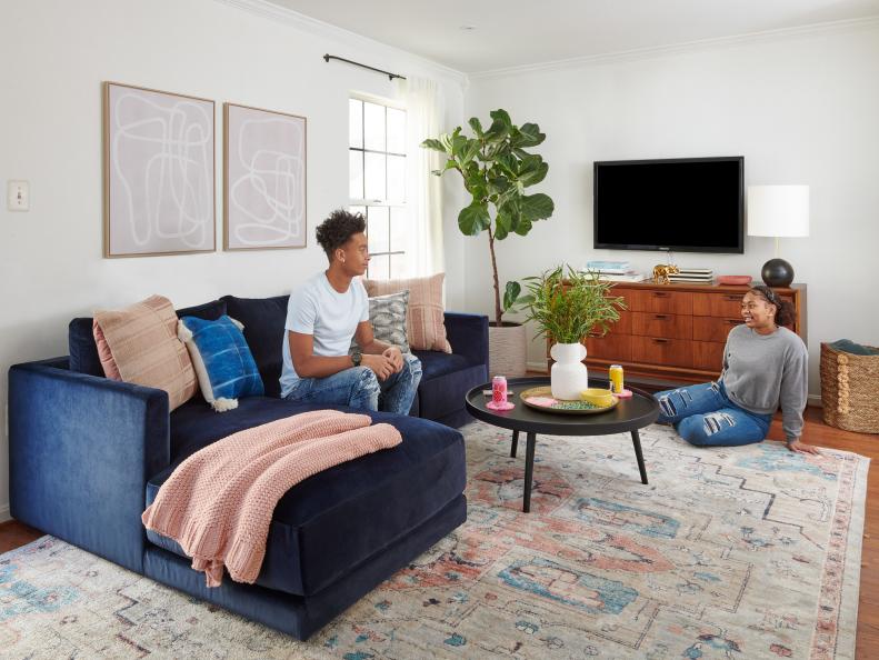 Modern Living Room With a Velvet Sofa