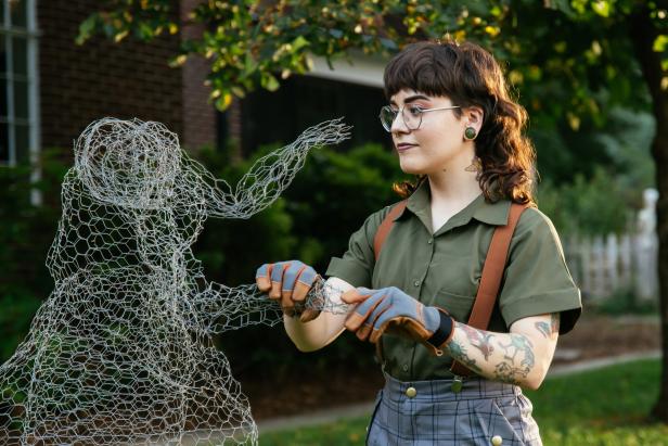 Shaping Chicken Wire for a DIY Halloween Ghost 