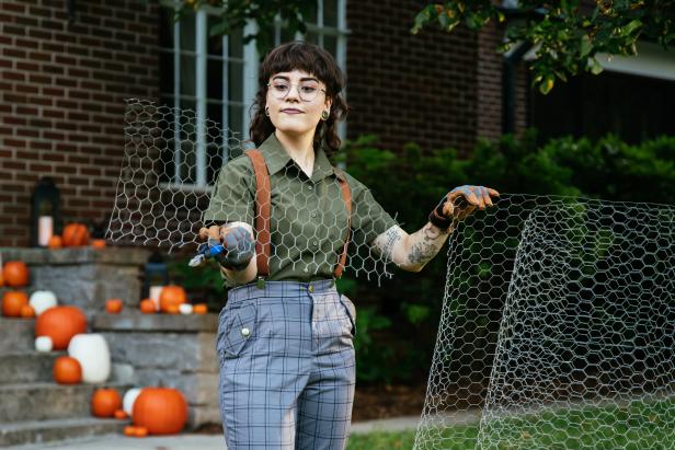 Chicken wire is cut and shaped to create DIY outdoor Halloween decorations that resemble human-size ghosts.