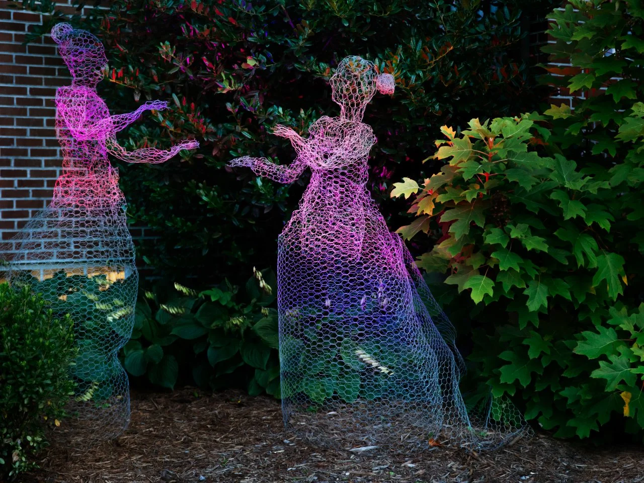 DIY Chicken Wire Ghosts for Halloween | HGTV