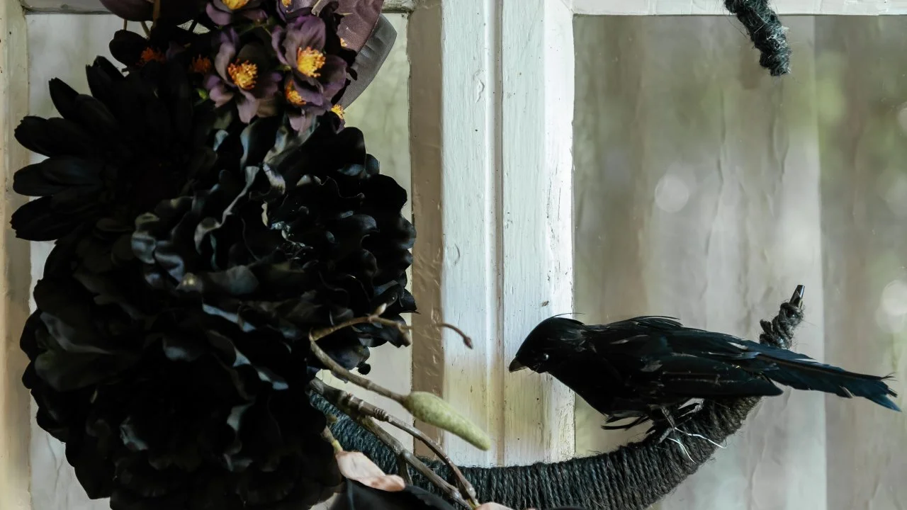 How to Make a Crescent Moon Wreath for Halloween | HGTV