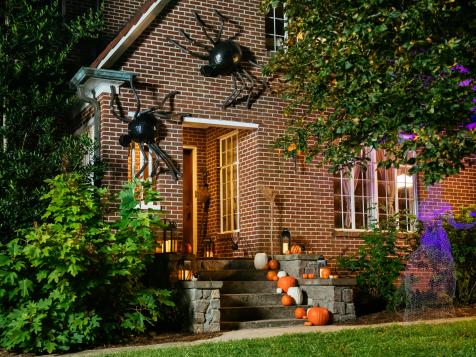 Two Ways to DIY a Giant Spider for Halloween
