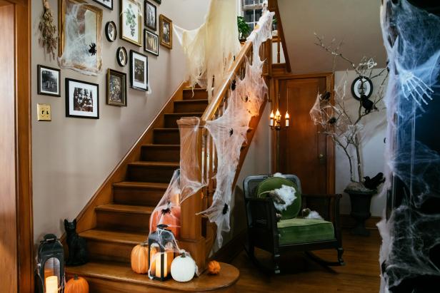 7 Ways to Decorate Your Foyer for Halloween | HGTV