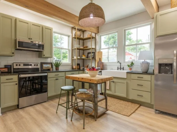 Tips for Small Kitchen Furniture Arrangement: Smart Space-Saving Ideas
