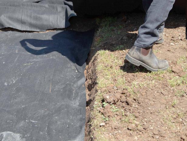 DIY Crushed Pea Gravel Patio Install | HGTV