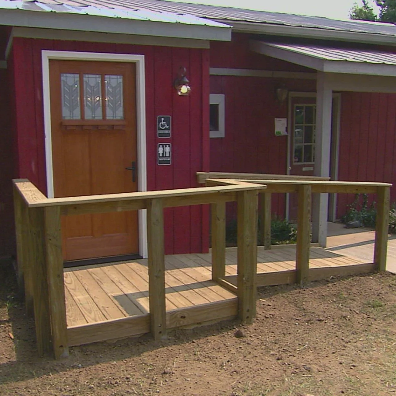 How to Build a Wheelchair Ramp and Landing | HGTV, image size:1280x1280