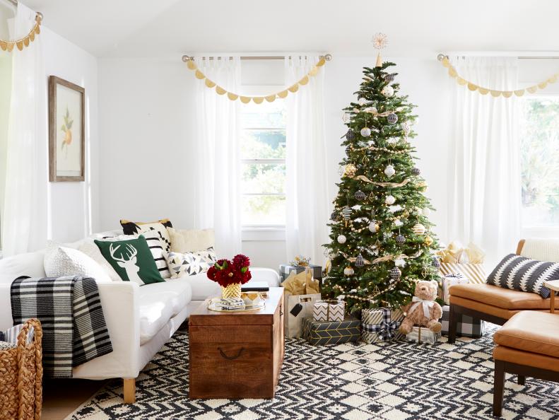 Rustic White Living Room With a Christmas Tree