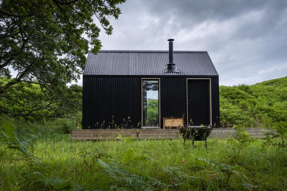 These Off-the-Grid Scottish Tiny Vacation Homes Are a Wonderful Escape From City Life
