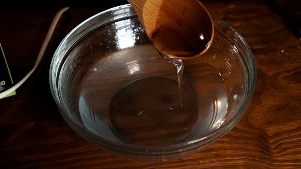 First add 2-1/2 cups of room temperature water to a mixing bowl. Turn on the electric mixer and slowly add in 1 teaspoon of sodium alginate powder to the bowl. Tip: The alginate powder will clump up, so keep mixing and increasing the speed until the mixture is dissolved and a thick, viscus liquid is produced.