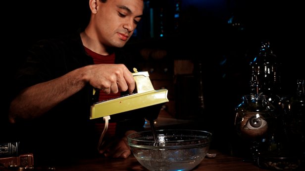 First add 2-1/2 cups of room temperature water to a mixing bowl. Turn on the electric mixer and slowly add in 1 teaspoon of sodium alginate powder to the bowl. Tip: The alginate powder will clump up, so keep mixing and increasing the speed until the mixture is dissolved and a thick, viscus liquid is produced.