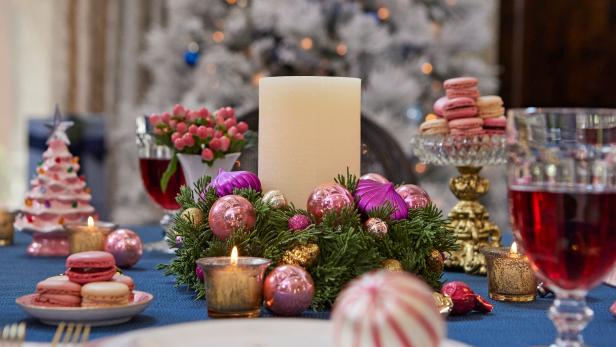 Upcycle an Old Cake Pan Into a Christmas Candle Ring Centerpiece