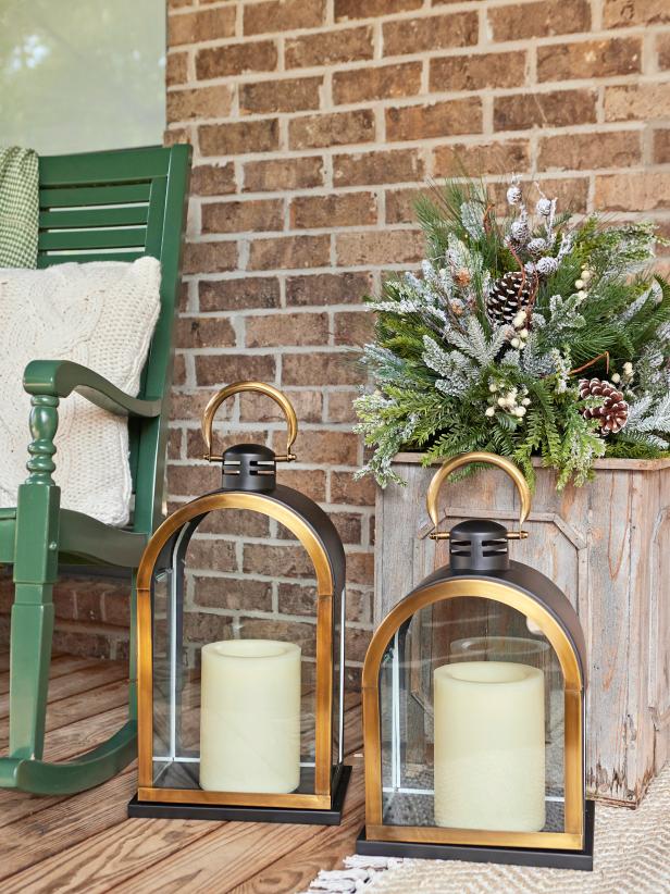 12 Tips for a Cozy Front Porch for Christmas | HGTV