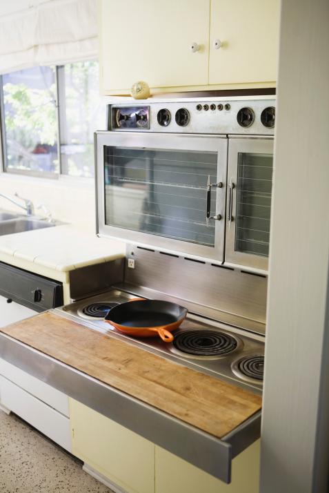 Most electric coil stove tops lift up to clean underneath : r/lifehacks