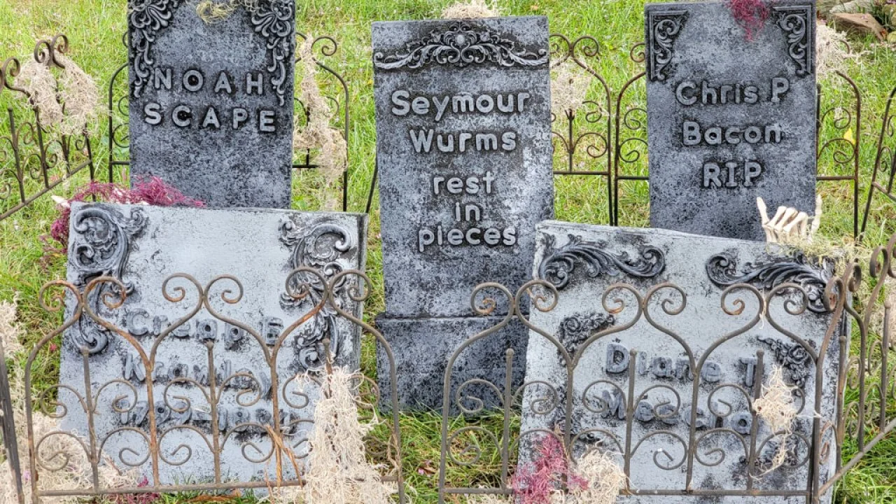 DIY Halloween Tombstone Decorations | HGTV
