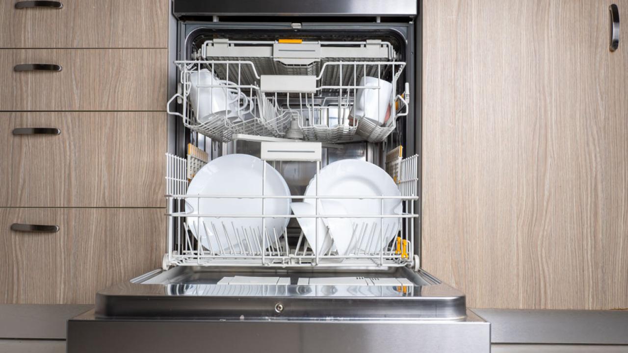 How can I get my dishwasher to clean all the cutlery properly? : r