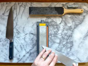 How to Sharpen a Knife to Razor Sharp Using Whetstones 